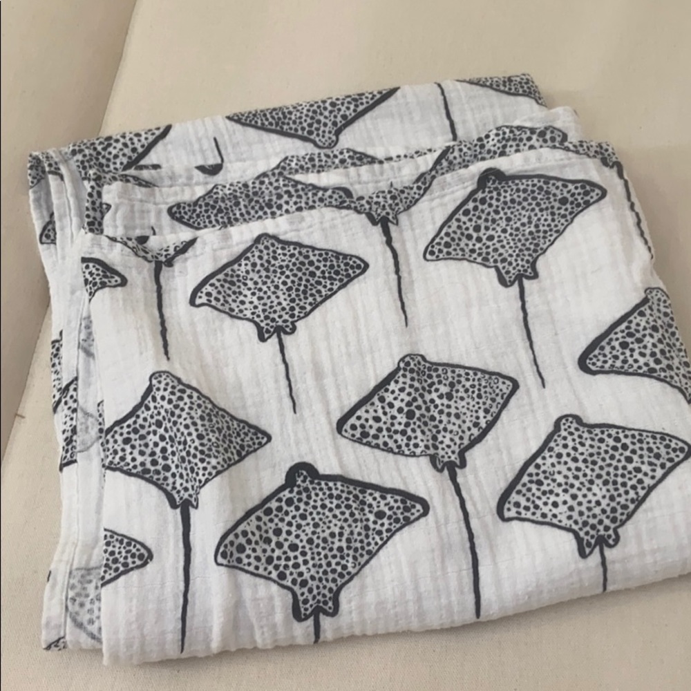lewis stingray swaddle